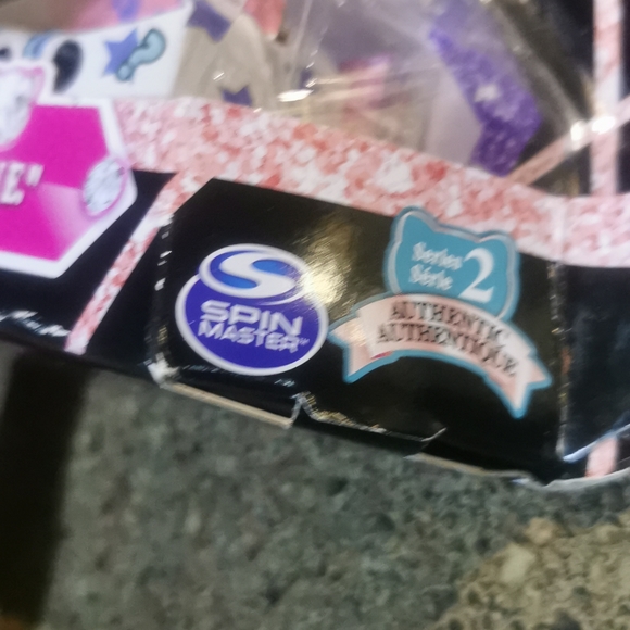 Twistys Girlz Girls Ebon E. Twisty Petz Pets Spin Master Series 2 Doll NWT New - Picture 14 of 16